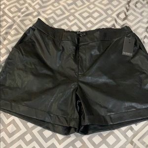 NWT Eloquii Black Faux Leather Shorts Size 18